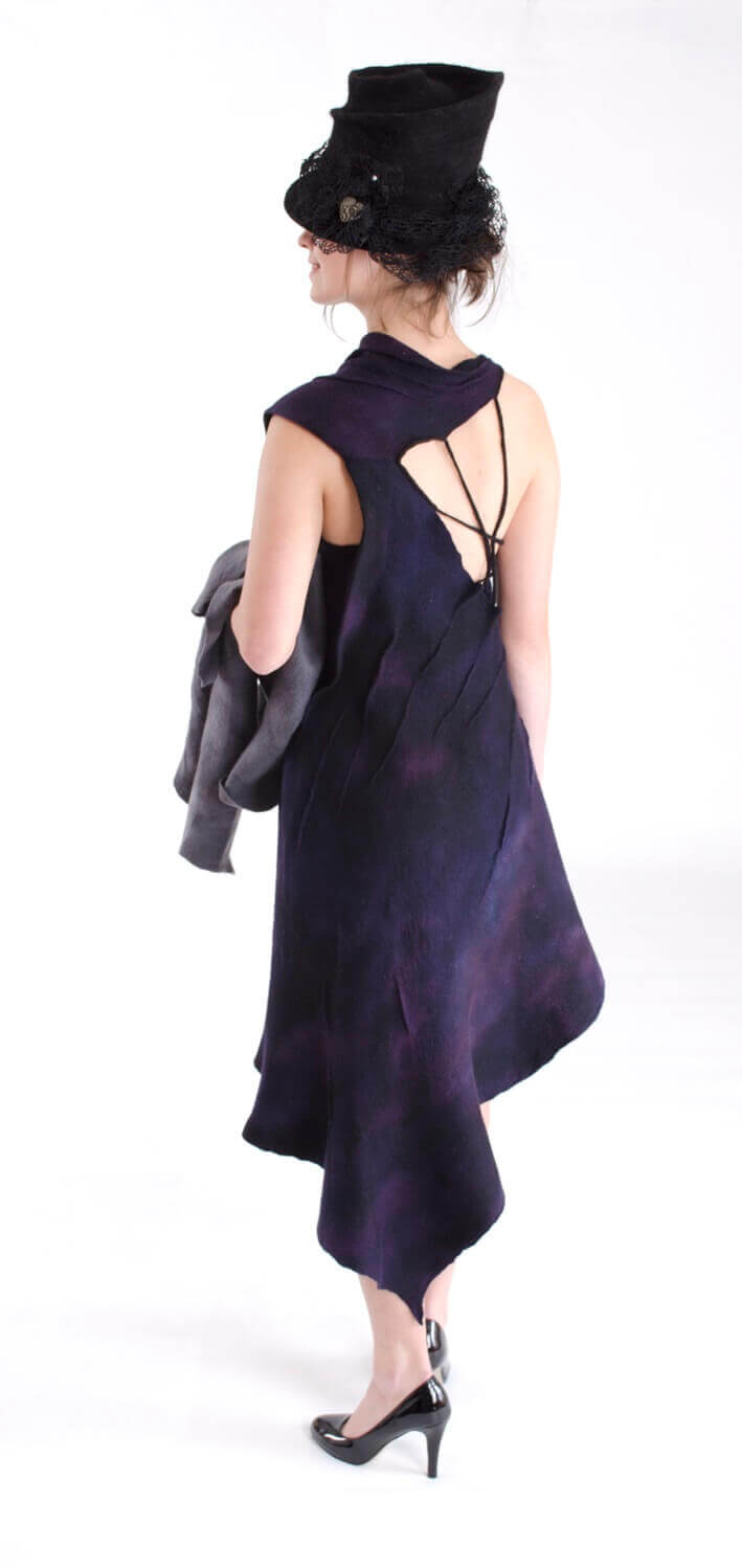 Superfine 18.9 micron merino.
Silk highlights on the dress.