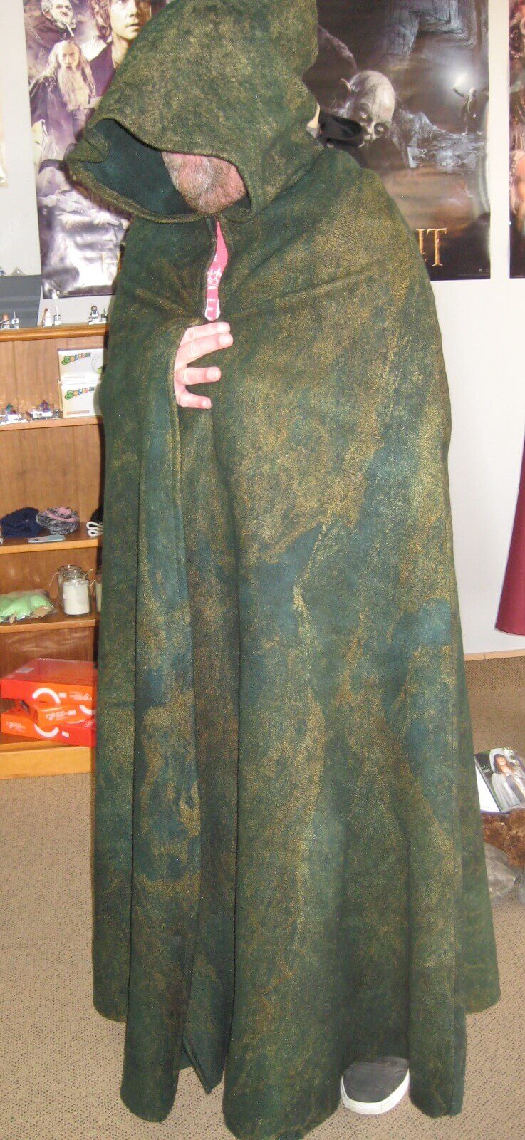 Superfine Merino and silk lap handfelted and handdyed.
Cloak created in collaboration with Sheryl Miller, Seamstress/designer, Twizel.