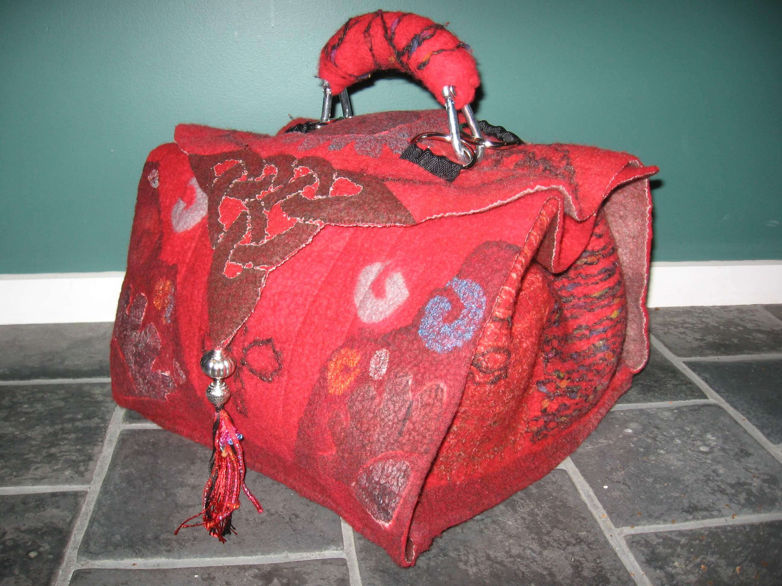 My Felt bag for an electronic Ertoel Roberta Spinner.  This bag opens flat, and is strong enough to carry the spinner.  I have used this to take the spinner as